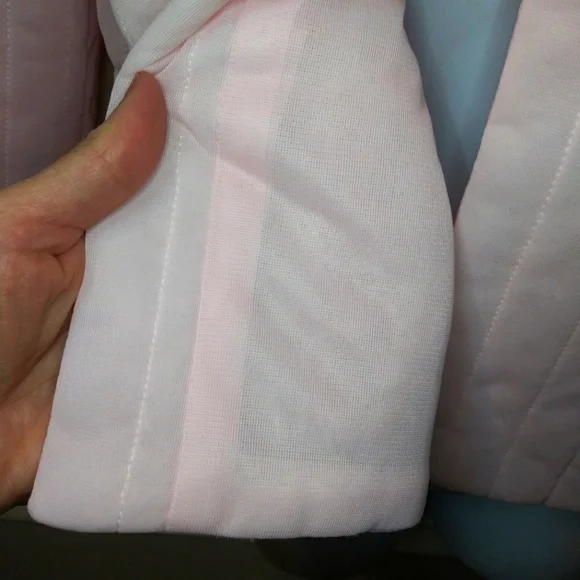 Vintage 1950's Pink Mandarin Collared, Pearl Buttoned, Quilted Nylon Bed Jacket - Picture 4 of 8